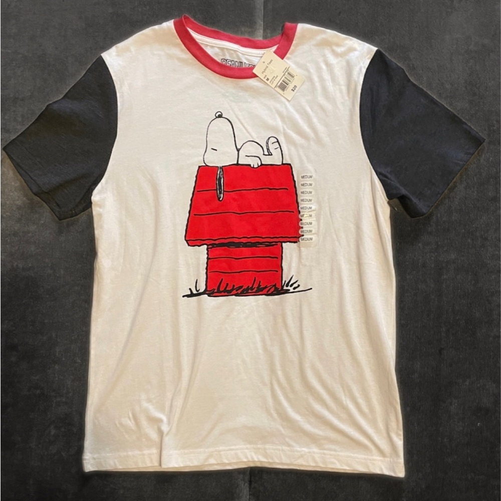 Peanuts Snoopy 2015 Short Sleeve Graphic T-shirt Size Medium